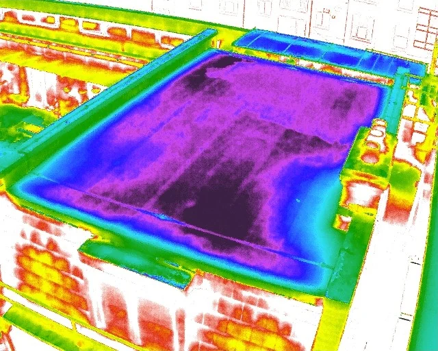 Drone thermal image of a whole flat roof inside its parapets